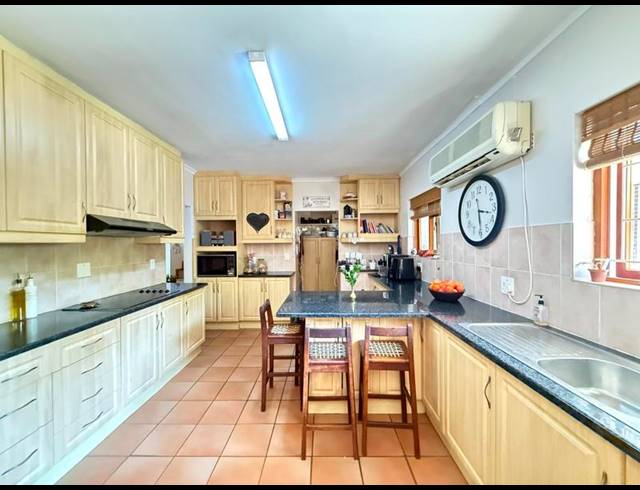 4 BEDROOM HOUSE FOR SALE IN PANORAMA